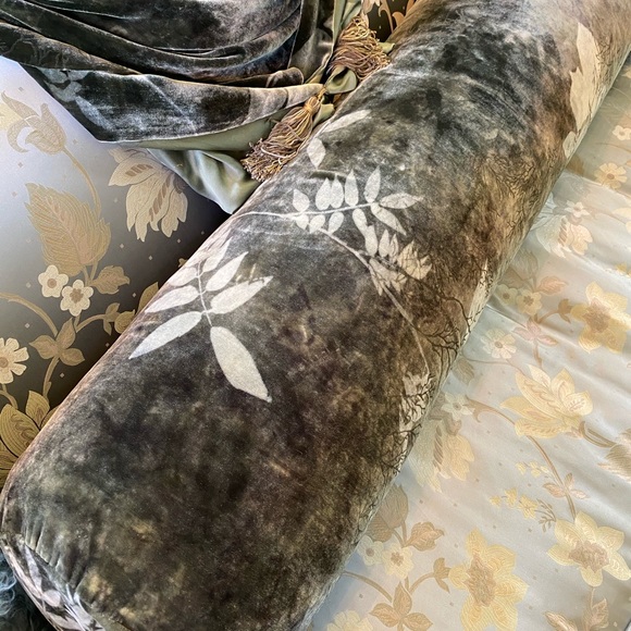 Artisan velvet Bolster pillow & matching throw - Picture 2 of 8